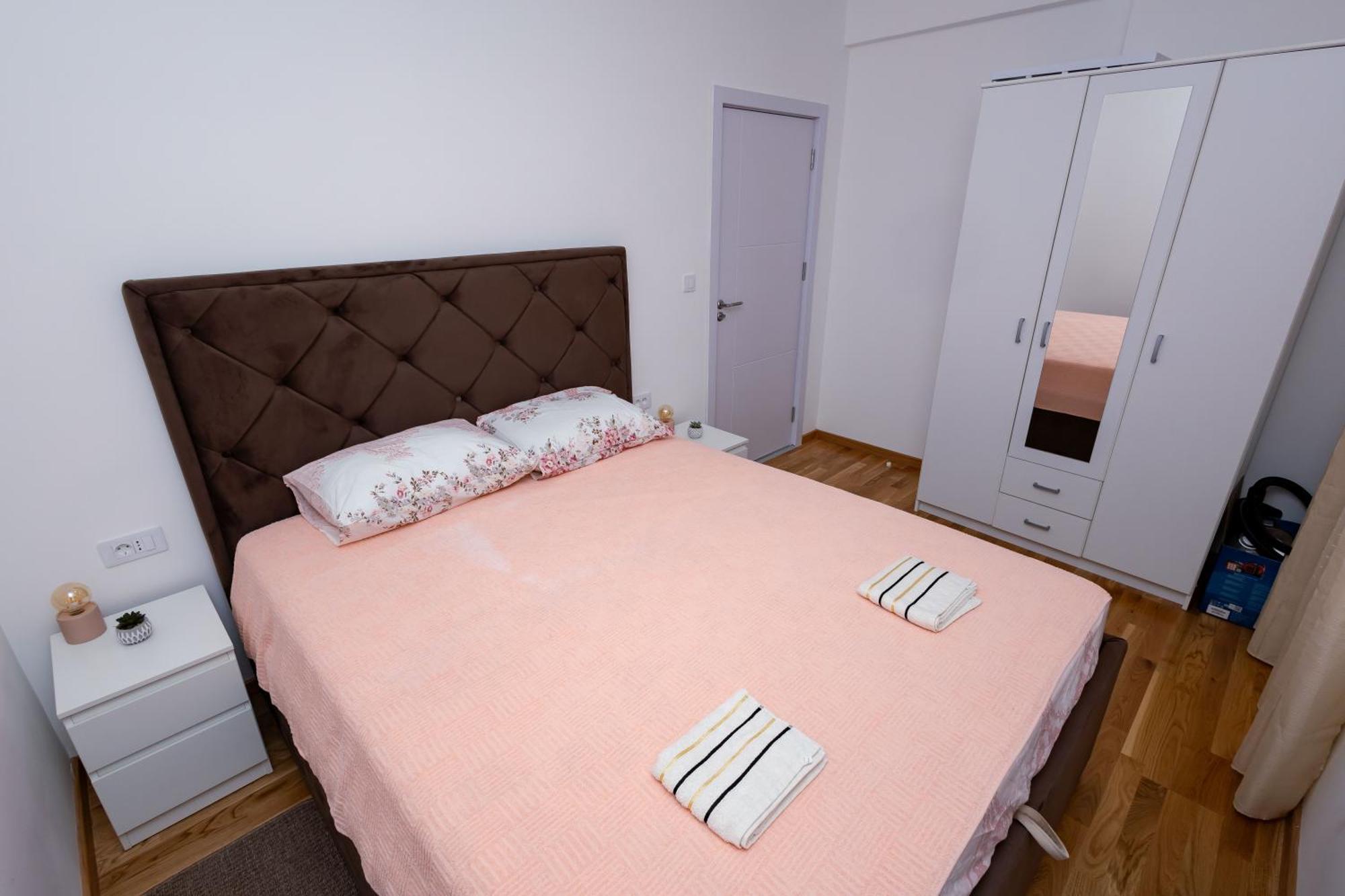 Elegant Escape Podgorica Apartment Екстериор снимка